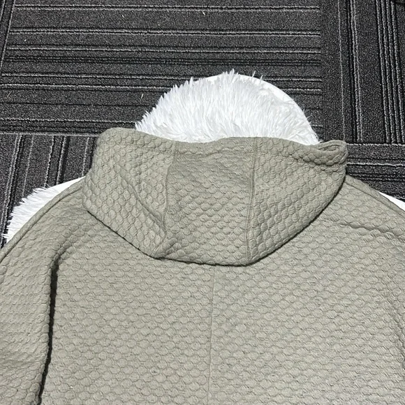 BKE Buckle Women’s Olive Green Quilted Pullover Hoodie Size Medium - Picture 16 of 16